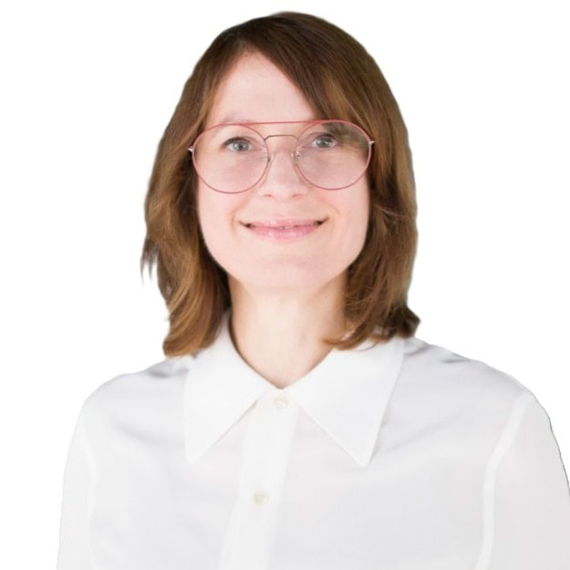 Person mit Brille und weißem Hemd